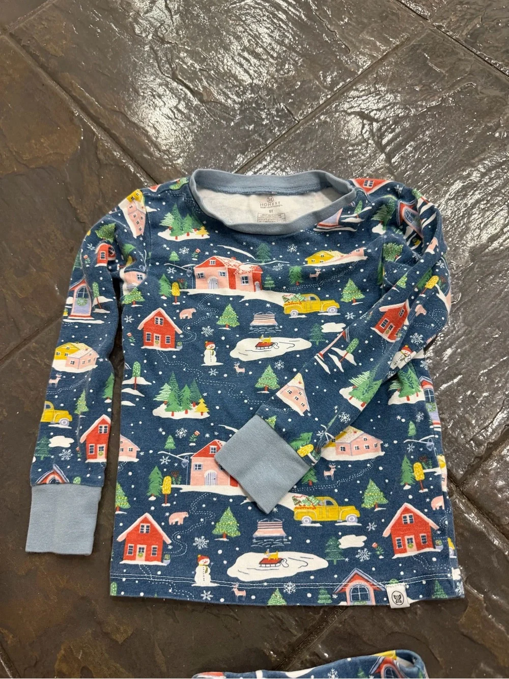 Honest Baby Clothing Size 5T Winter Village Pajama 2-Piece Set